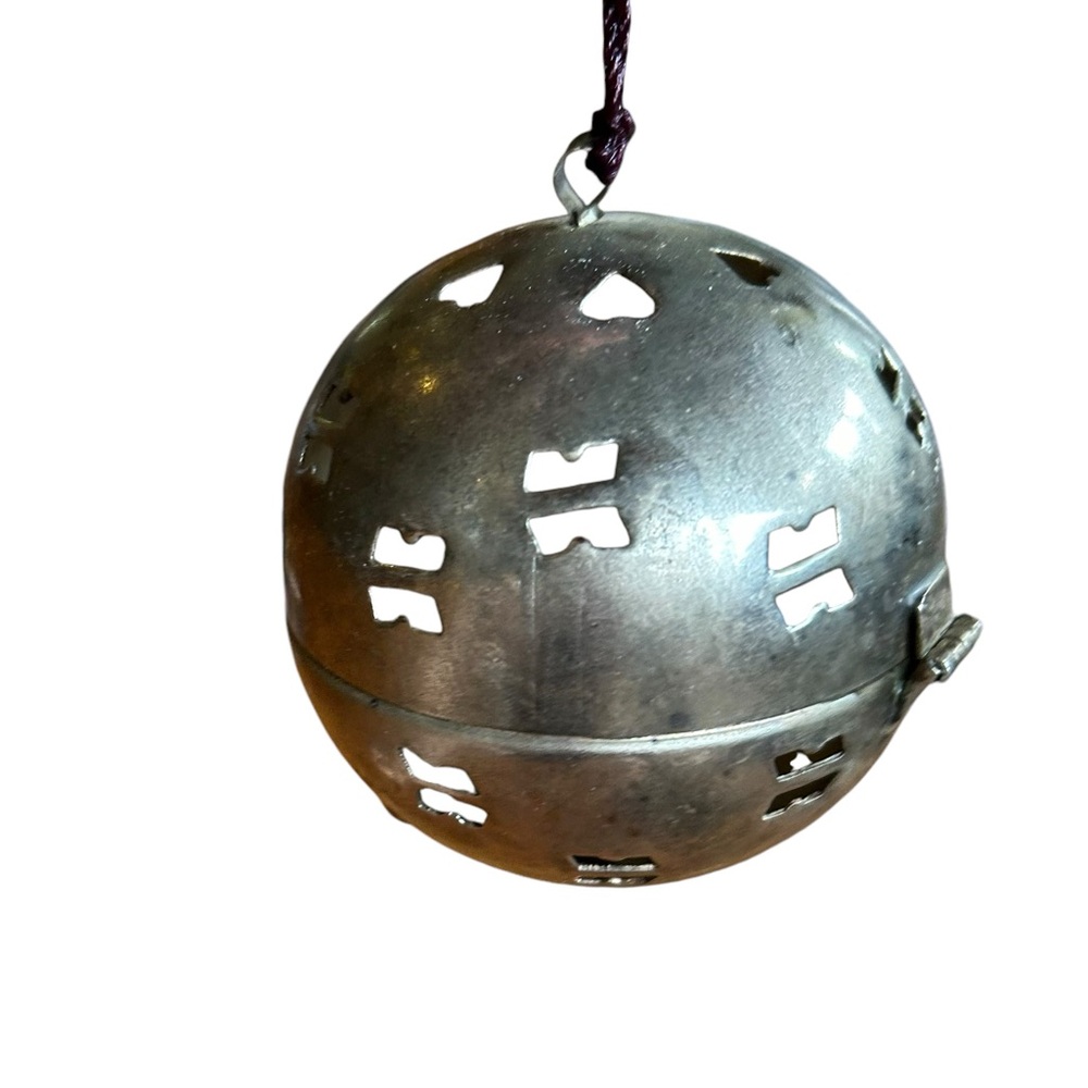 Vintage Silver potpourri Ball Orb Gift Box Ornament - Picture 9 of 9